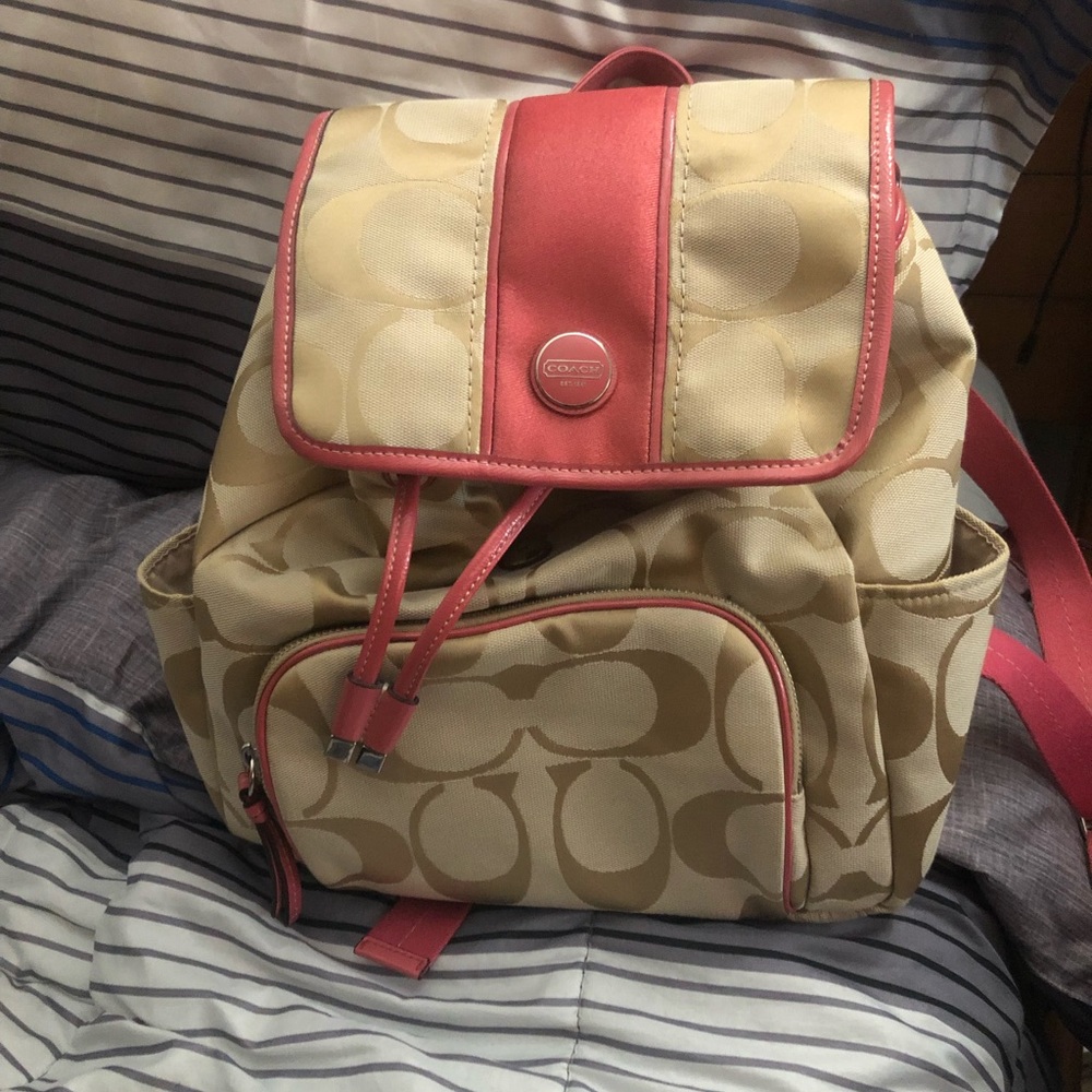 Coach Signature Backpack - Picture 4 of 8